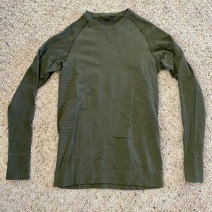 LuluLemon Men’s Large Compression Shirt